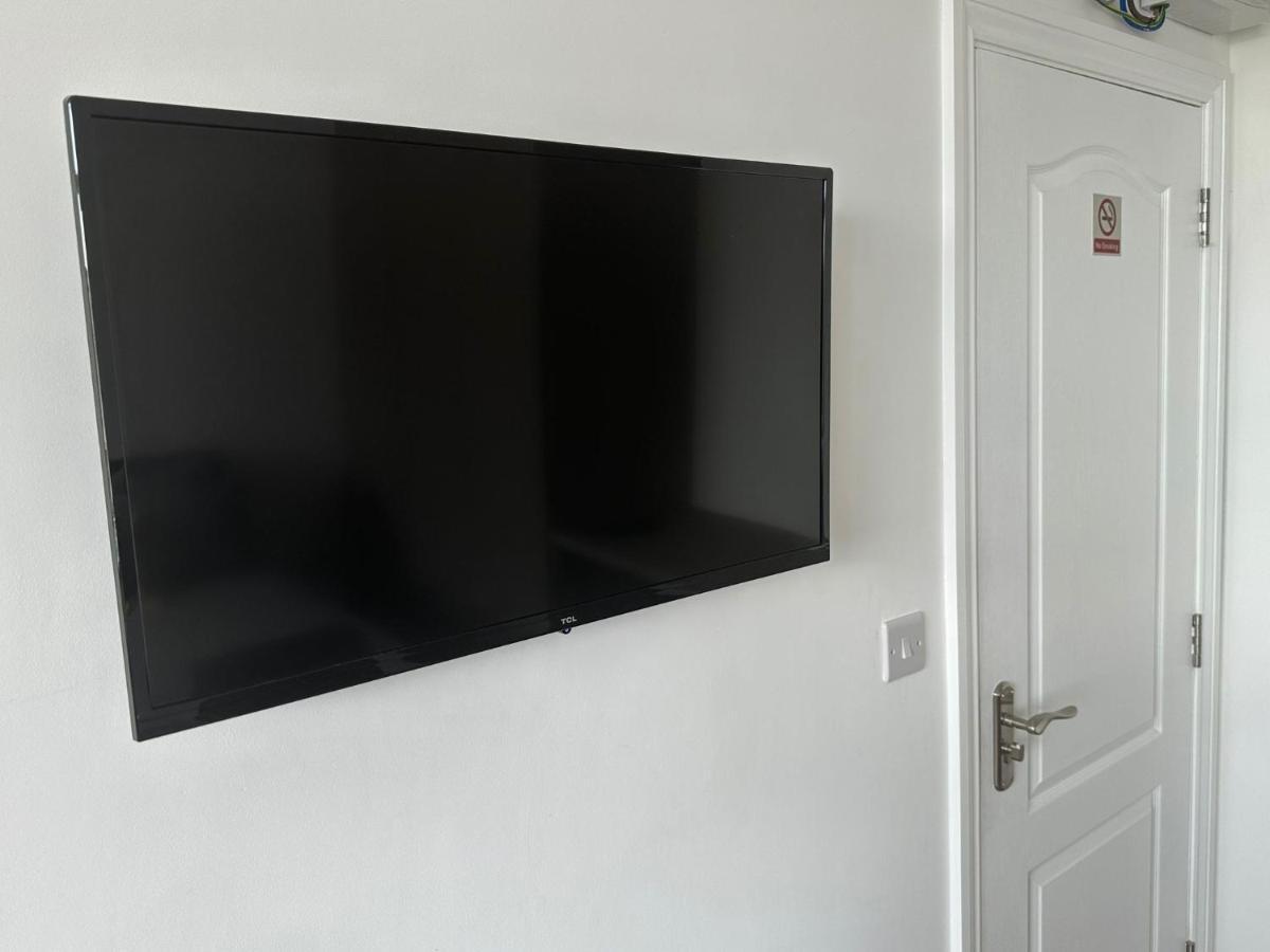 Sunny Modern, Private Apartment,15 Mins To Central London ヘンドン エクステリア 写真